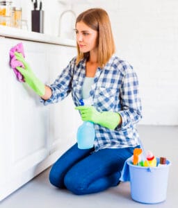 Akseki temizlikci bayan scaled e1729594000727